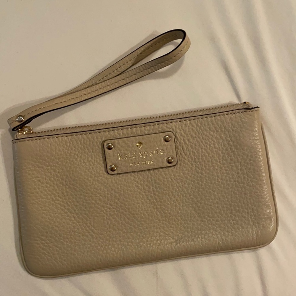 Cute Kate Spade Wristlet NWOT